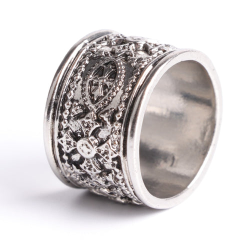 Vintage Pagan Ring with Engraved Pattern.